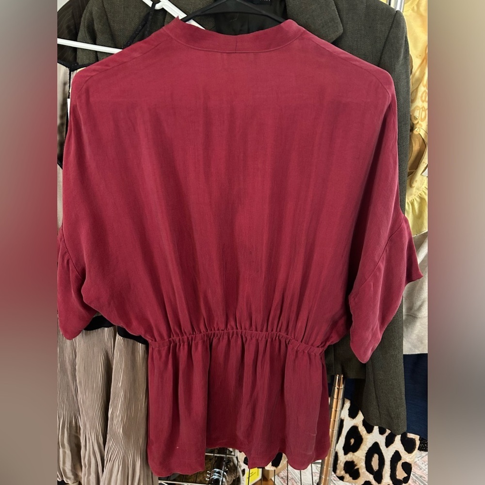 Express women’s top (B2)👏🫶🏼 - Picture 2 of 4